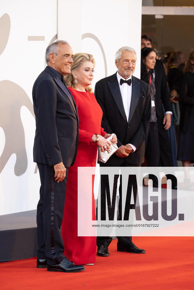 Alberto Barbera, Catherine Deneuve, and Roberto Cicutto attend the White Noise and opening ceremony red carpet at the 79th Venice International Film Festival on August 31, 2022 in Venice, Italy. Â Photo: Cinzia Camela.