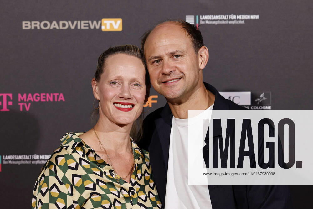 Schauspieler Moritz Führmann mit Ehefrau und Schauspielerin Anna Schudt beim Kölner Emmy Cocktail 2022 anlässlich der 16. Kölner Jurysitzung des International Emmy auf Schloss Arff. Köln, 31.08.2022 NRW Deutschland