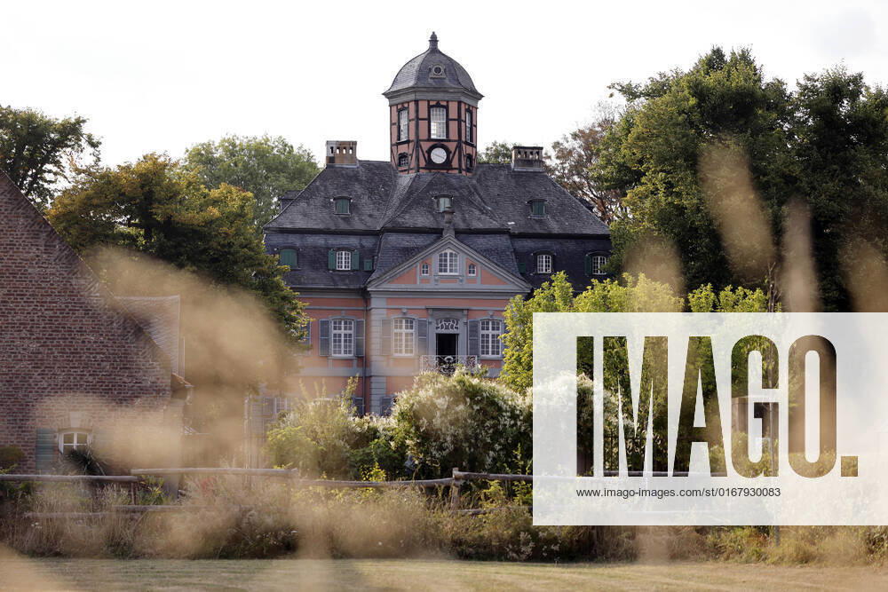 Außenansicht von Schloss Arff beim Kölner Emmy Cocktail 2022 anlässlich der 16. Kölner Jurysitzung des International Emmy auf Schloss Arff. Köln, 31.08.2022 NRW Deutschland
