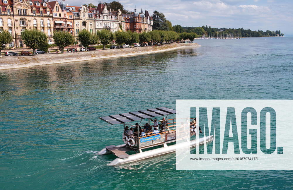 Bodensee, Solarboot vor der Seestrasse in Konstanz