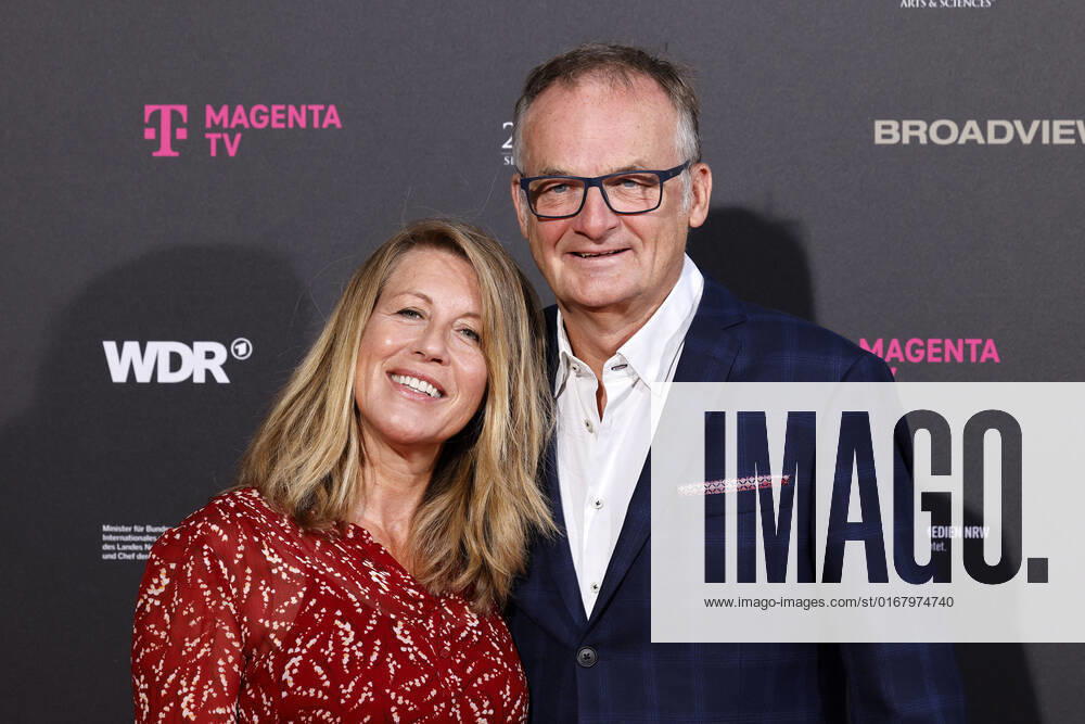Moderator Frank Plasberg mit Ehefrau und Autorin Anne Gesthuysen beim Kölner Emmy Cocktail 2022 anlässlich der 16. Kölner Jurysitzung des International Emmy auf Schloss Arff. Köln, 31.08.2022 NRW Deutschland