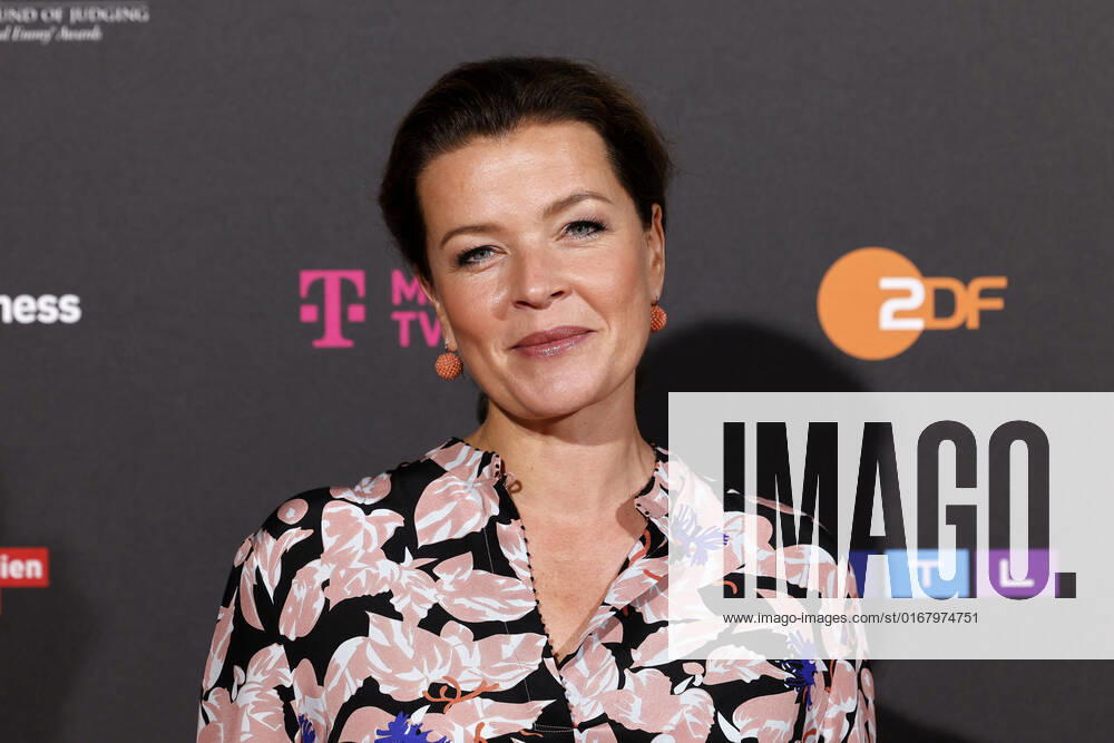 Journalistin Julia Melchior beim Kölner Emmy Cocktail 2022 anlässlich der 16. Kölner Jurysitzung des International Emmy auf Schloss Arff. Köln, 31.08.2022 NRW Deutschland
