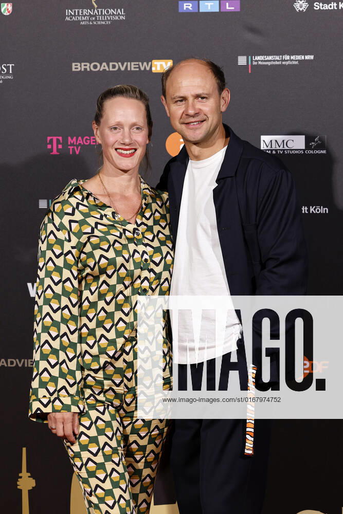 Schauspieler Moritz Führmann mit Ehefrau und Schauspielerin Anna Schudt beim Kölner Emmy Cocktail 2022 anlässlich der 16. Kölner Jurysitzung des International Emmy auf Schloss Arff. Köln, 31.08.2022 NRW Deutschland