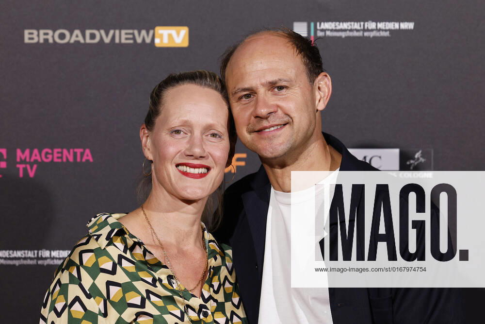 Schauspieler Moritz Führmann mit Ehefrau und Schauspielerin Anna Schudt beim Kölner Emmy Cocktail 2022 anlässlich der 16. Kölner Jurysitzung des International Emmy auf Schloss Arff. Köln, 31.08.2022 NRW Deutschland