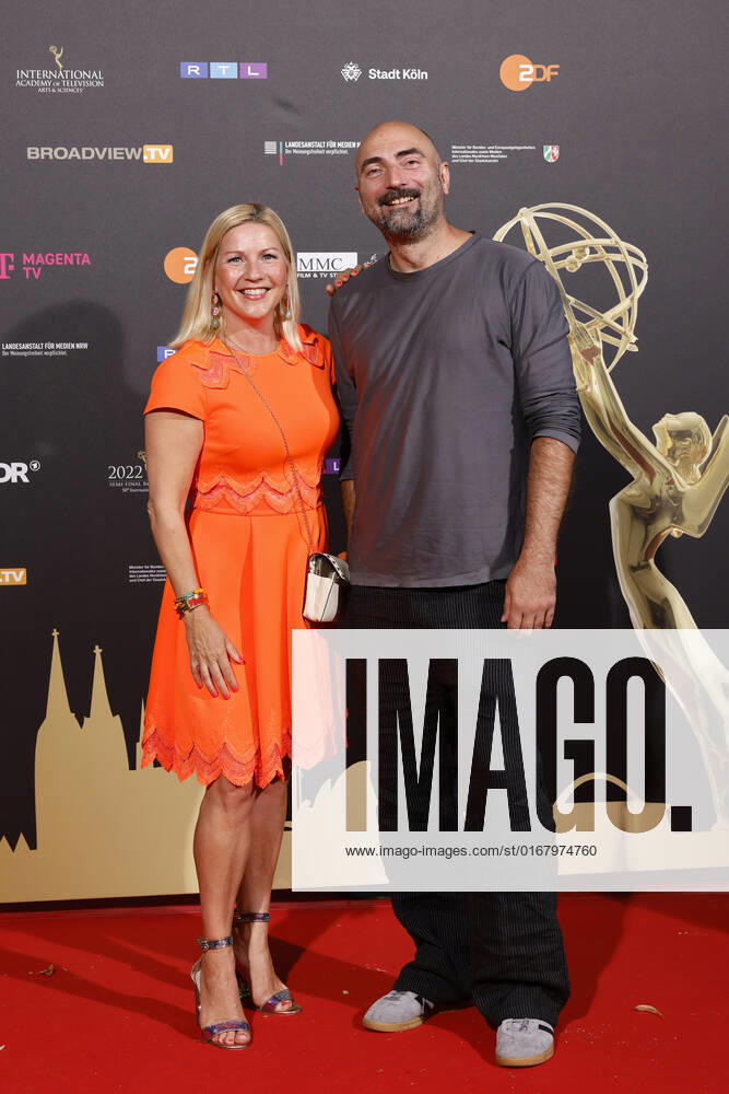 Fernsehmoderatorin Aleksandra Bechtel und Regisseur Tobi Baumann beim Kölner Emmy Cocktail 2022 anlässlich der 16. Kölner Jurysitzung des International Emmy auf Schloss Arff. Köln, 31.08.2022 NRW Deutschland