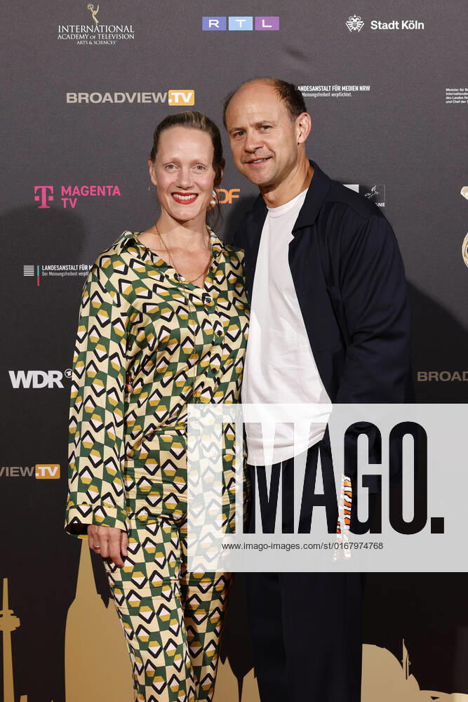 Schauspieler Moritz Führmann mit Ehefrau und Schauspielerin Anna Schudt beim Kölner Emmy Cocktail 2022 anlässlich der 16. Kölner Jurysitzung des International Emmy auf Schloss Arff. Köln, 31.08.2022 NRW Deutschland
