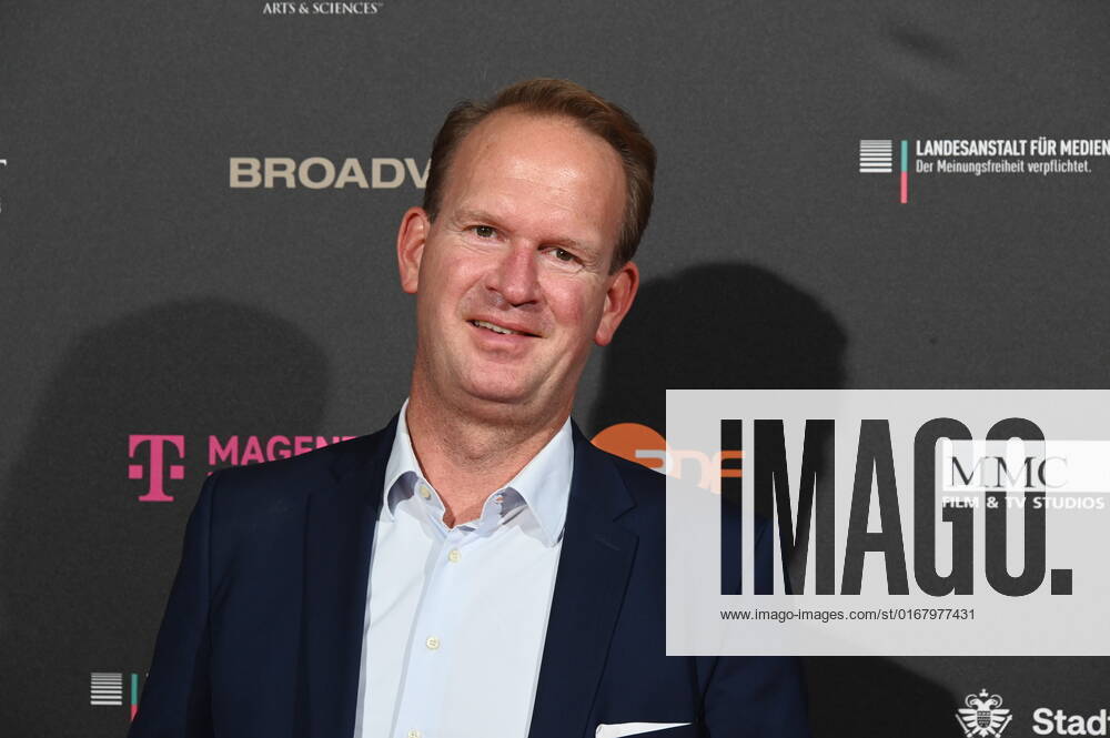 Stefan Löcher, Chef der Kölner Lanxess-Arena kommt zur Abendveranstaltung anlässlich der Jurysitzung zum international Emmy Award 2022 - Semi Final round of Judging der international Emmy Awards auf Schloss Arff