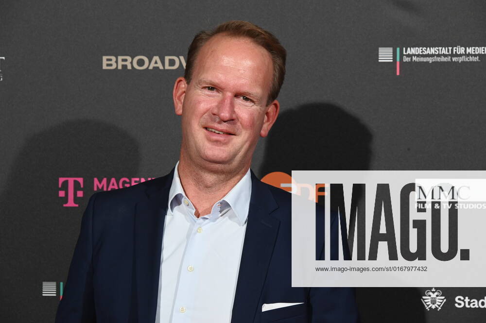 Stefan Löcher, Chef der Kölner Lanxess-Arena kommt zur Abendveranstaltung anlässlich der Jurysitzung zum international Emmy Award 2022 - Semi Final round of Judging der international Emmy Awards auf Schloss Arff