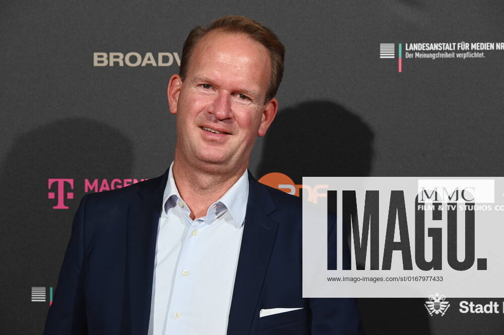 Stefan Löcher, Chef der Kölner Lanxess-Arena kommt zur Abendveranstaltung anlässlich der Jurysitzung zum international Emmy Award 2022 - Semi Final round of Judging der international Emmy Awards auf Schloss Arff