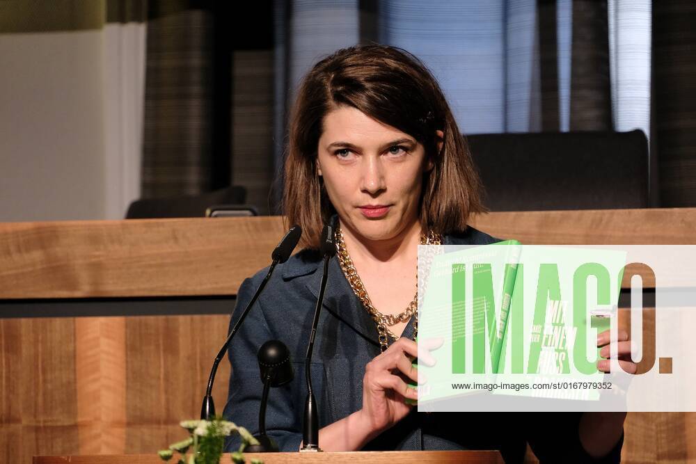 Kassel Jährliche Verleihung durch die Stiftung BrücknerKühnner und der Stadt Kassel Anaïs Meier erhält den Förderpreis Komische Literatur 2022 Bild zeigt: Preisträgerin Anaïs Meier