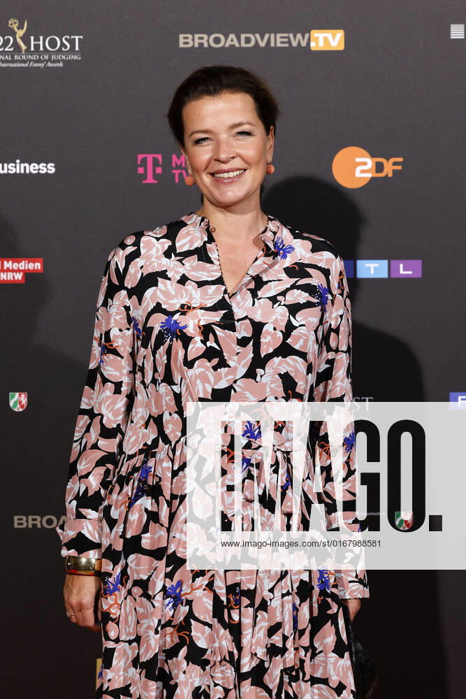 Journalistin Julia Melchior beim Kölner Emmy Cocktail 2022 anlässlich der 16. Kölner Jurysitzung des International Emmy auf Schloss Arff. Köln, 31.08.2022 NRW Deutschland