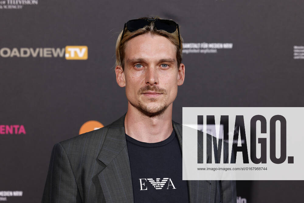 Schauspieler Daniel Sträßer beim Kölner Emmy Cocktail 2022 anlässlich der 16. Kölner Jurysitzung des International Emmy auf Schloss Arff. Köln, 31.08.2022 NRW Deutschland