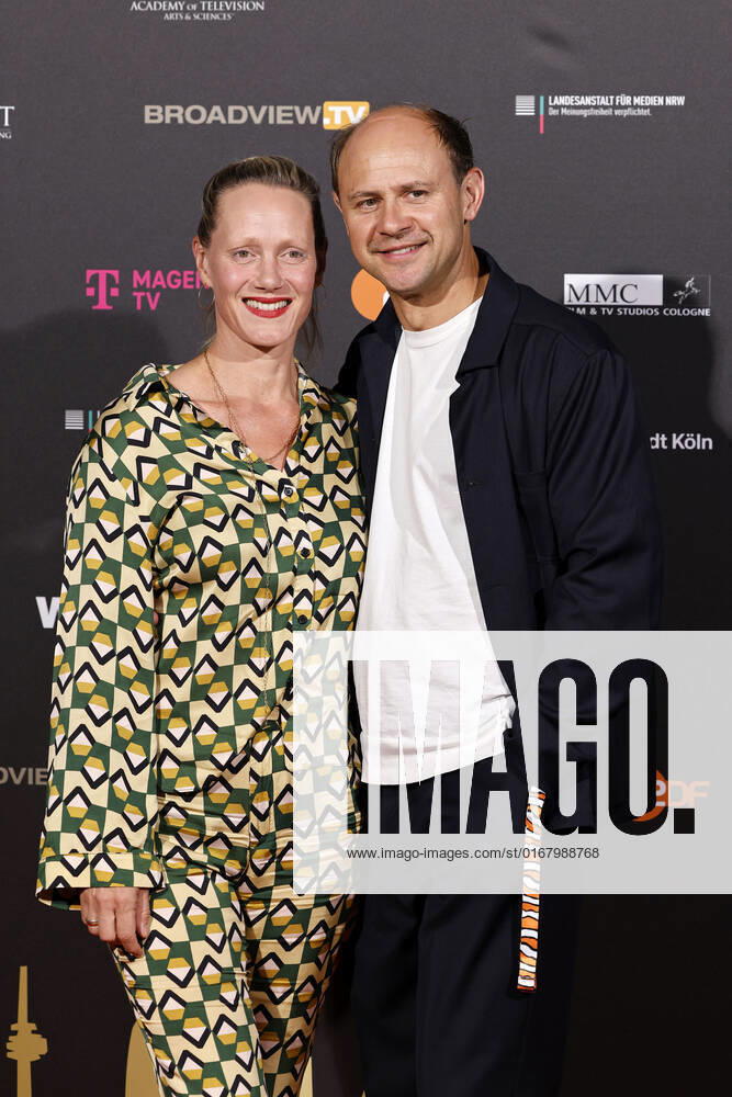 Schauspieler Moritz Führmann mit Ehefrau und Schauspielerin Anna Schudt beim Kölner Emmy Cocktail 2022 anlässlich der 16. Kölner Jurysitzung des International Emmy auf Schloss Arff. Köln, 31.08.2022 NRW Deutschland