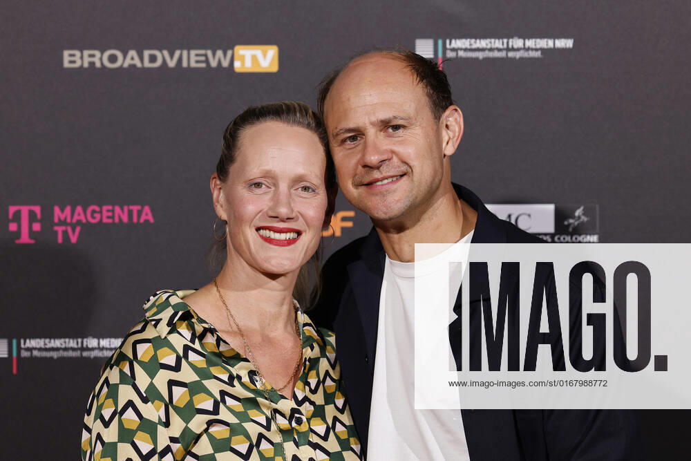 Schauspieler Moritz Führmann mit Ehefrau und Schauspielerin Anna Schudt beim Kölner Emmy Cocktail 2022 anlässlich der 16. Kölner Jurysitzung des International Emmy auf Schloss Arff. Köln, 31.08.2022 NRW Deutschland