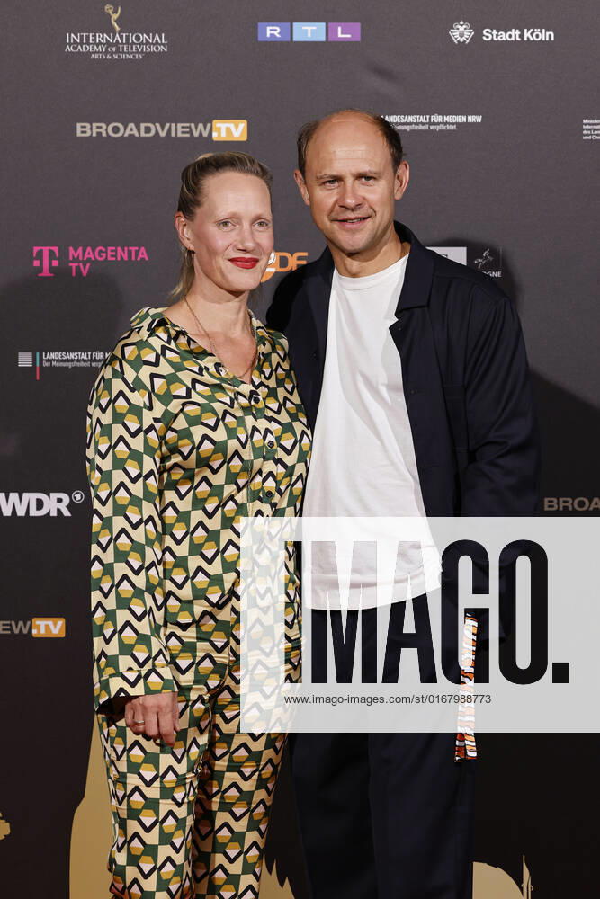Schauspieler Moritz Führmann mit Ehefrau und Schauspielerin Anna Schudt beim Kölner Emmy Cocktail 2022 anlässlich der 16. Kölner Jurysitzung des International Emmy auf Schloss Arff. Köln, 31.08.2022 NRW Deutschland