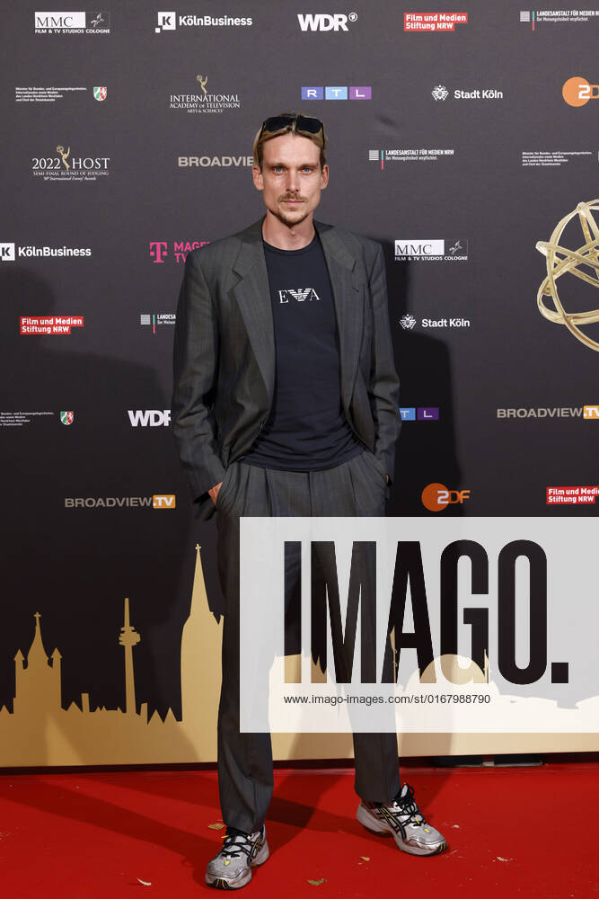 Schauspieler Daniel Sträßer beim Kölner Emmy Cocktail 2022 anlässlich der 16. Kölner Jurysitzung des International Emmy auf Schloss Arff. Köln, 31.08.2022 NRW Deutschland