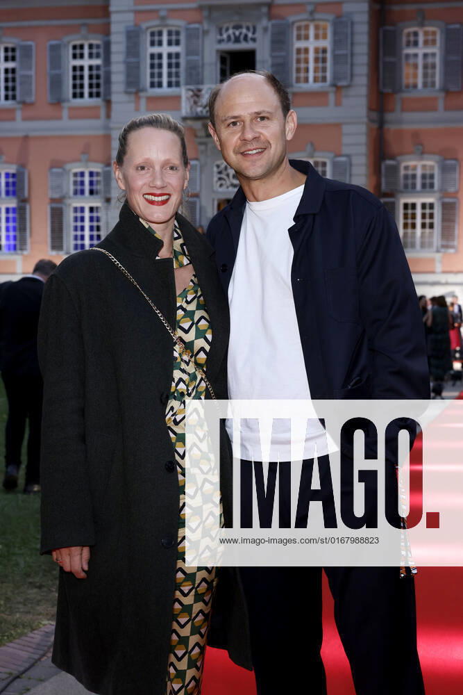 Schauspieler Moritz Führmann mit Ehefrau und Schauspielerin Anna Schudt beim Kölner Emmy Cocktail 2022 anlässlich der 16. Kölner Jurysitzung des International Emmy auf Schloss Arff. Köln, 31.08.2022 NRW Deutschland