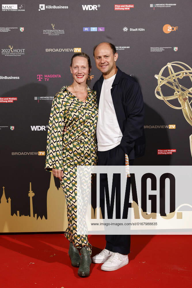 Schauspieler Moritz Führmann mit Ehefrau und Schauspielerin Anna Schudt beim Kölner Emmy Cocktail 2022 anlässlich der 16. Kölner Jurysitzung des International Emmy auf Schloss Arff. Köln, 31.08.2022 NRW Deutschland