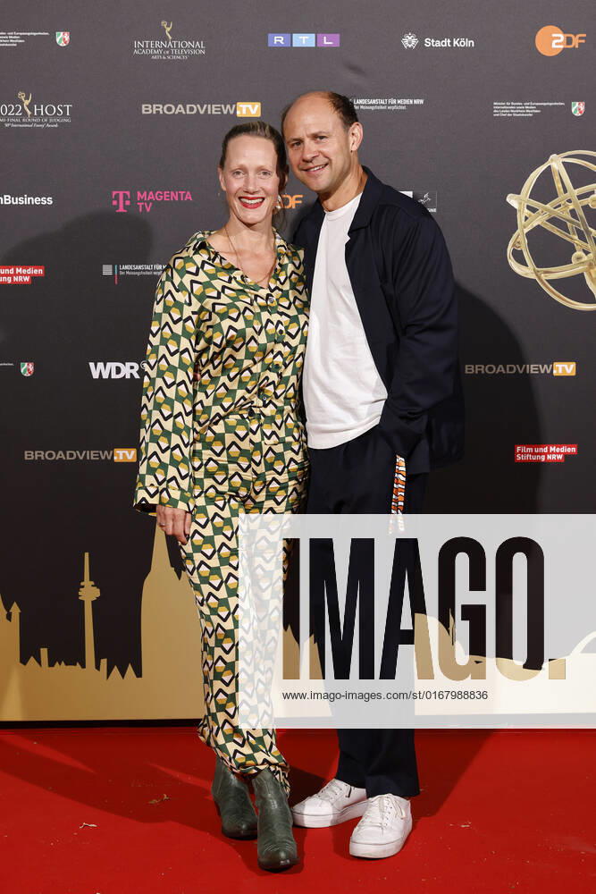 Schauspieler Moritz Führmann mit Ehefrau und Schauspielerin Anna Schudt beim Kölner Emmy Cocktail 2022 anlässlich der 16. Kölner Jurysitzung des International Emmy auf Schloss Arff. Köln, 31.08.2022 NRW Deutschland