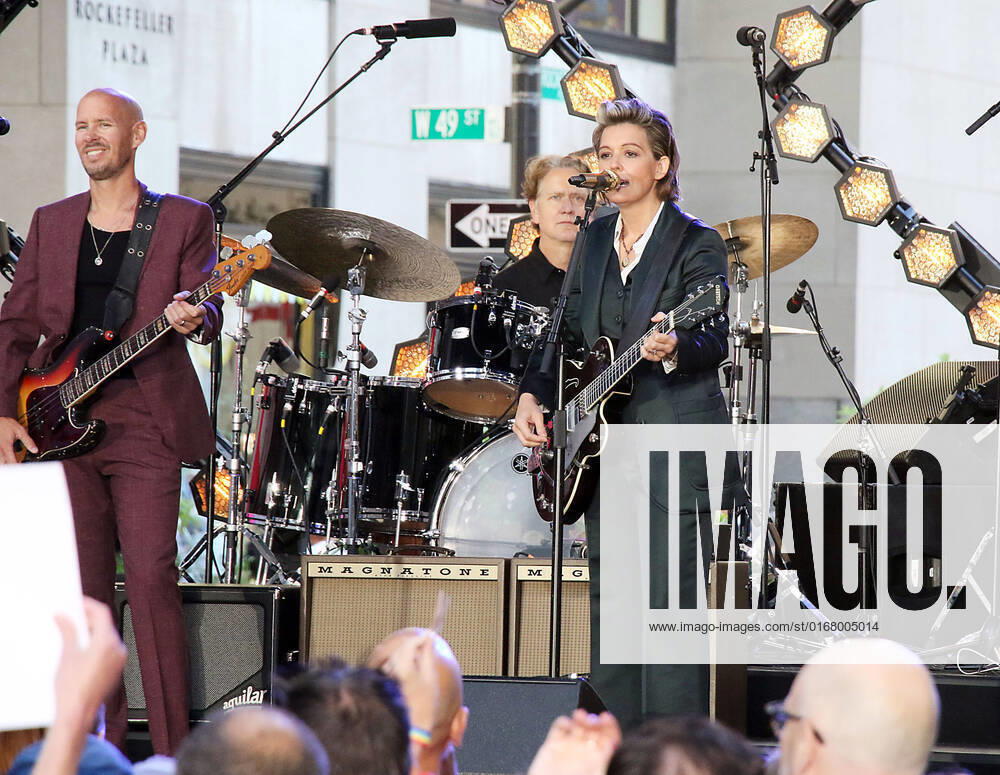 Bilder des Jahres 2022, Entertainment 09 September Entertainment Themen der Woche KW35 NEW YORK, NY- September 02: Brandi Carlile performs on NBC s Today Citi Concert Series at Rockefeller Plaza in New York City on September 02, 2022.