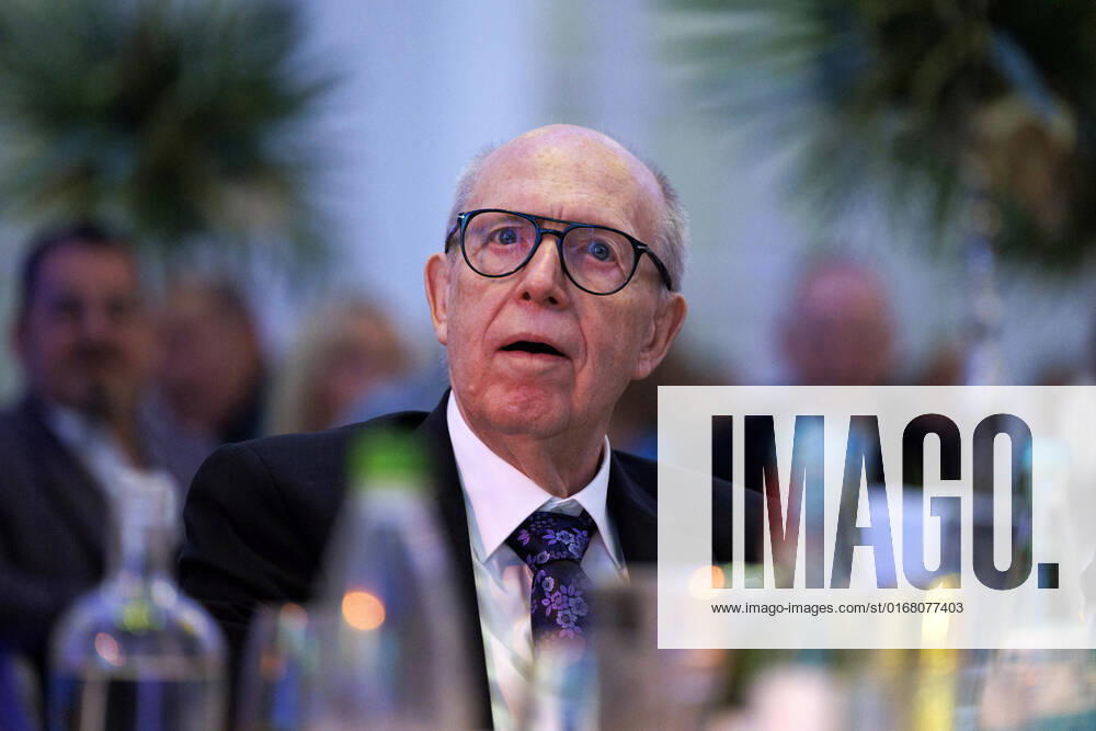 Entertainment Themen der Woche KW35 Sportmanager Reiner Calmund auf der Benefiz-Gala der Colombinen (Colombina Colonia e. V.) in der Kölner Flora. An diesem Abend, wurden Spendengelder in Höhe von insgesamt 100.000,- Euro an Organisationen für hilfsbedürftige Frauen und Kinder aus Köln überreicht. Köln, 03.09.2022 NRW Deutschland