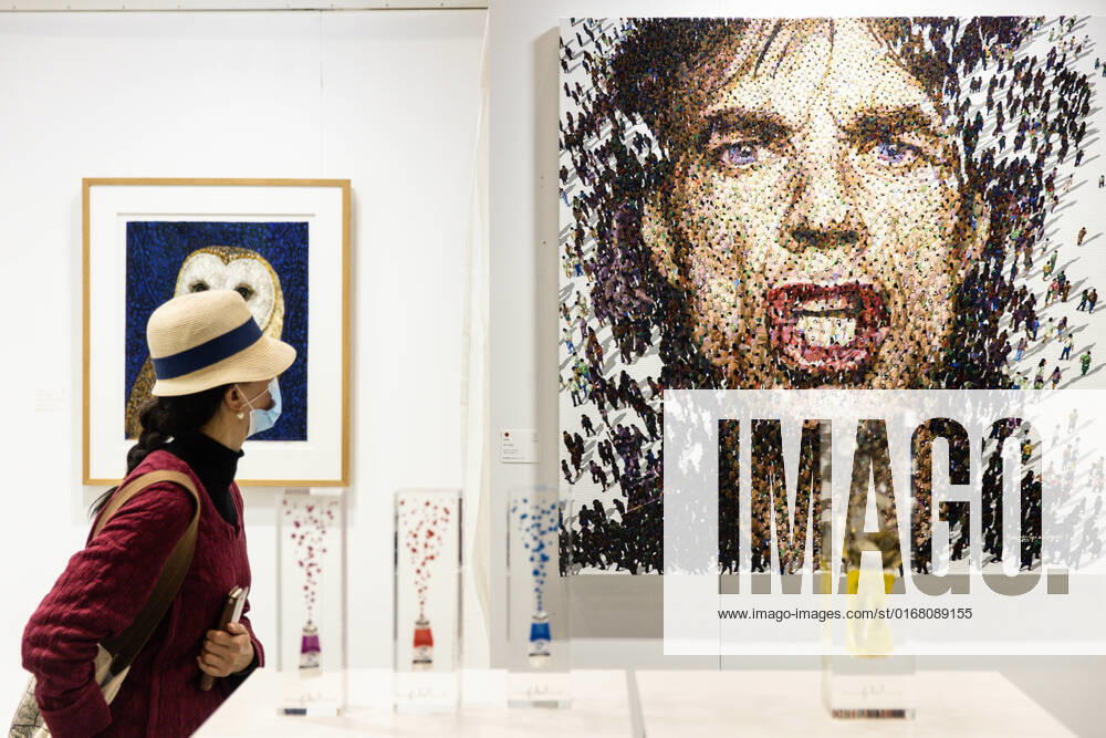 KW35 MELBOURNE AFFORDABLE ART FAIR, Visitors walk through the Affordable Art Fair, at the Melbourne Convention and Exhibition Centre, in Melbourne, Friday, September 2, 2022. ( NO ARCHIVING, , NO USE IN BOOKS WITHOUT CONSENT MELBOURNE VIC AUSTRALIA