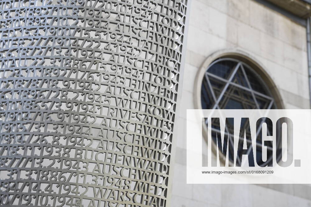 KW35 Die Einweihung des Denkmals am Sonntag (04.09.2022) vor der Synagoge in Saarbrücken. Dieses Denkmal soll als Erinnerung an die Deportation und Ermordung der Juden dienen.