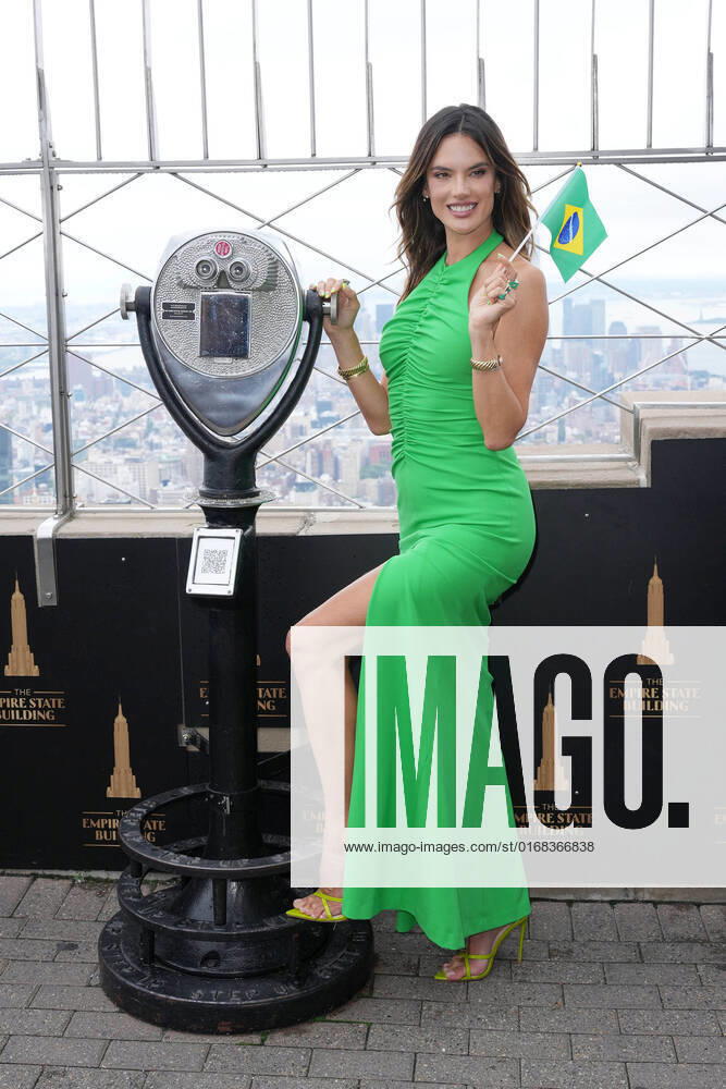 Bilder des Jahres 2022, Entertainment 09 September Entertainment Themen der Woche KW36 Alessandra Ambrosio Lights Up The Empire State Building For The Brazilian Consulate Featuring: Alessandra Ambrosio Where: New York, New York, United States When: 07 Sep 2022 Credit: JOHN NACION startraksphoto.com Cover Images