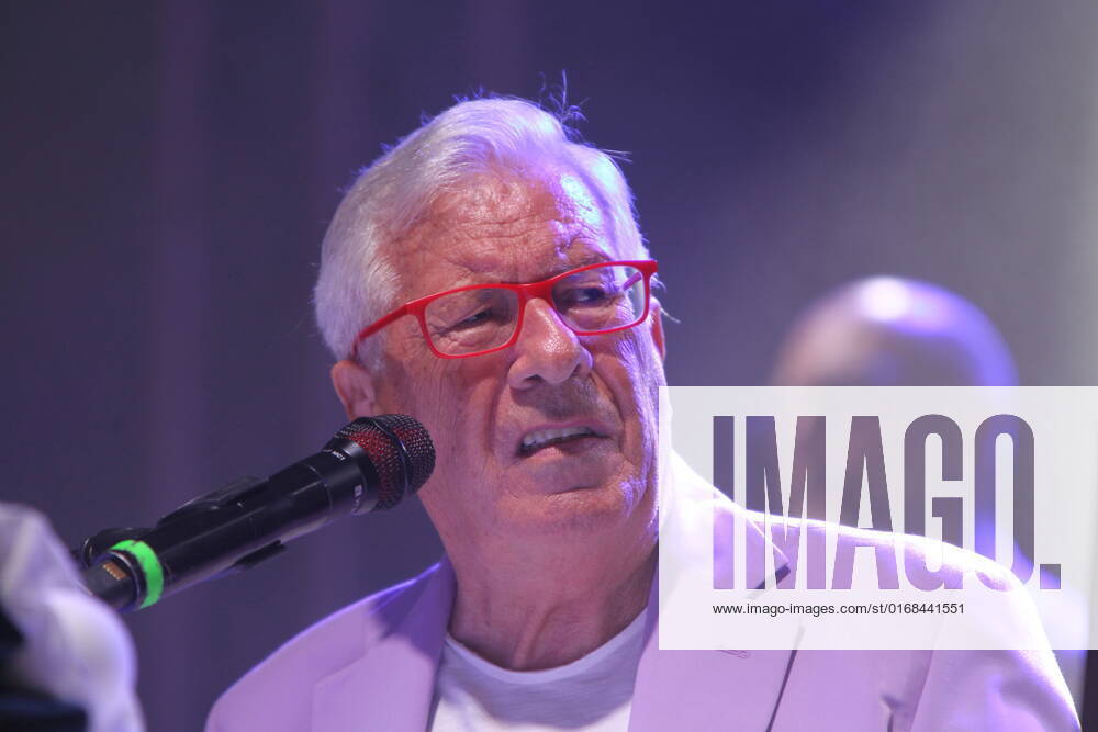 Italy: Peppino Di Capri and Rosa Chiodo in concert The singer Peppino Di Capri and Rosa Chiodo,singer,concert in Aversa,province of Caserta,Southern Italy.In picture Peppino Di Capri .singer Aversa Campania Caserta Italy
