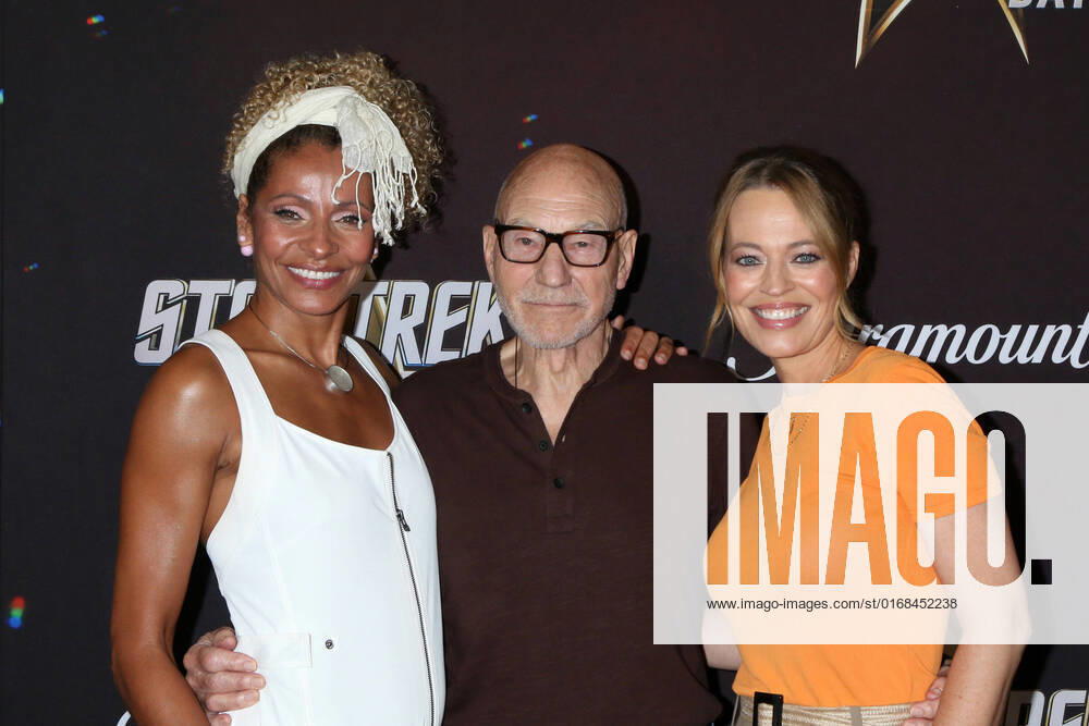 Bilder des Jahres 2022, Entertainment 09 September Entertainment Themen der Woche KW36 September 8, 2022, Los Angeles, CA, USA: LOS ANGELES - SEP 8: Michelle Hurd, Patrick Stewart, Jeri Ryan at the Star Trek Day at the Skirball Center on September 8, 2022 in Los Angeles, CA Los Angeles USA - ZUMAb170 20220908_zap_b170_045