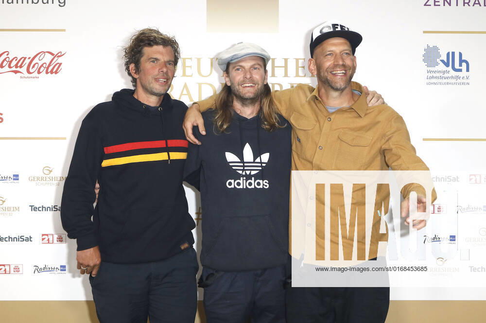Sportfreunde Stiller bei der Verleihung des Deutschen Radiopreises 2022 im Schuppen 52. Hamburg