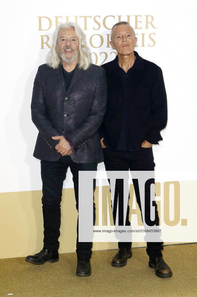 Roland Orzabal und Curt Smith von Tears for Fears bei der Verleihung des Deutschen Radiopreises 2022 im Schuppen 52. Hamburg