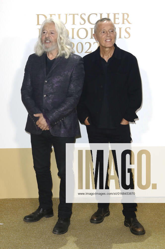 Roland Orzabal und Curt Smith von Tears for Fears bei der Verleihung des Deutschen Radiopreises 2022 im Schuppen 52. Hamburg