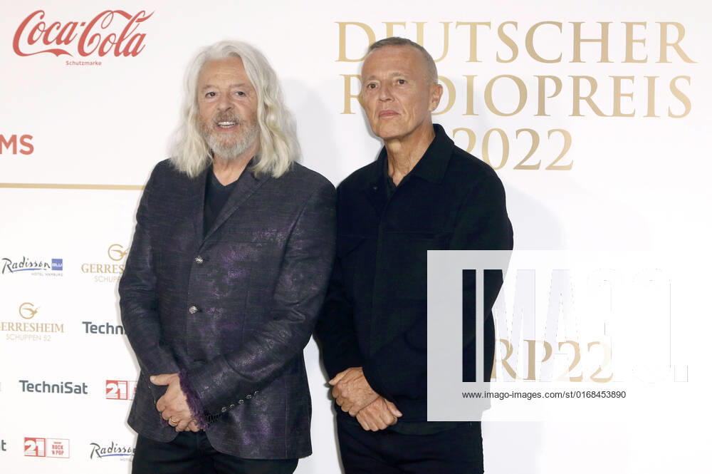 Roland Orzabal und Curt Smith von Tears for Fears bei der Verleihung des Deutschen Radiopreises 2022 im Schuppen 52. Hamburg