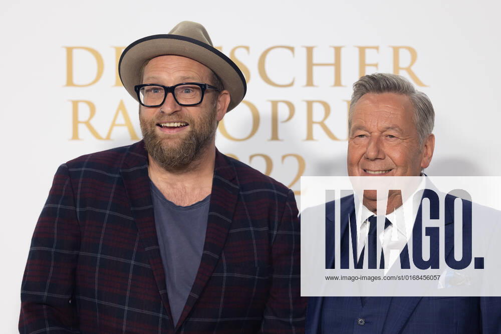 Gregor Meyle und Roland Kaiser bei der Verleihung Deutscher Radiopreis am 8.09.2022 in Hamburg Brunsb?ttel River Loft Hotel Schleswig Holstein Deutschland DJR56656