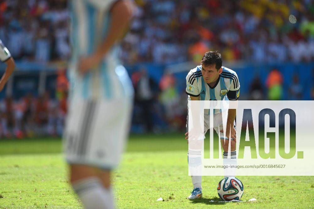 Lionel Messi (ARG), JULY 5, 2014 - Football Soccer : Lionel Messi of Argentina prepares to take a free kick during the FIFA World Cup Brazil 2014 Quarter-finals match between Argentina 1-0 Belgium at Estadio Nacional in Brasilia, Brazil. Noxthirdxpartyxsales (uzdb007048)
