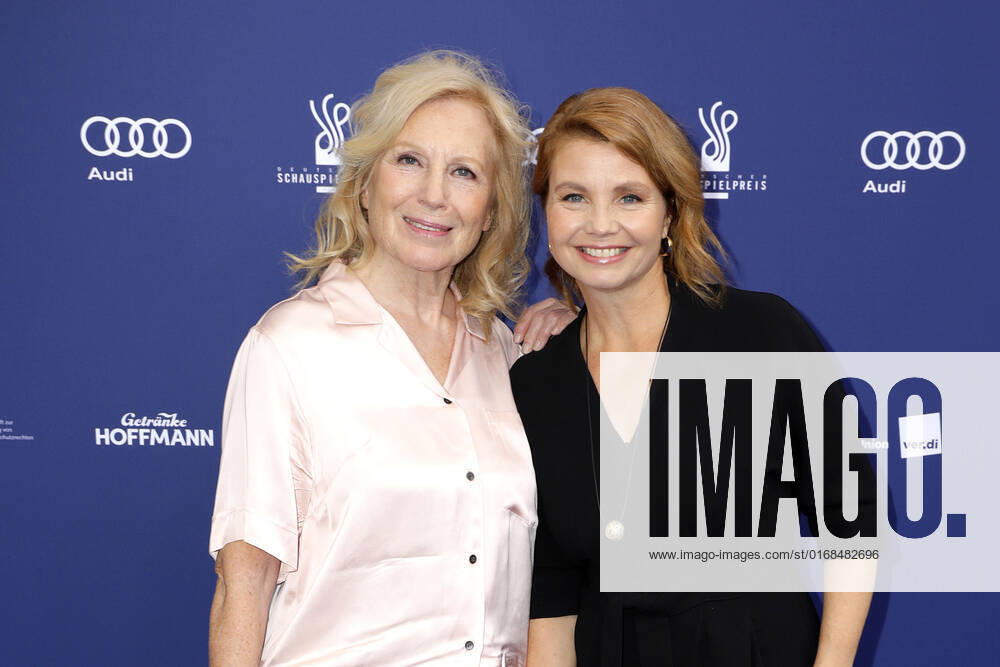 Maren Kroymann und Annette Frier bei der Deutscher Schauspielpreis Verleihung am 9.09.2022 in Berlin Deutscher Schauspielpreis 2022 Verleihung in Berlin