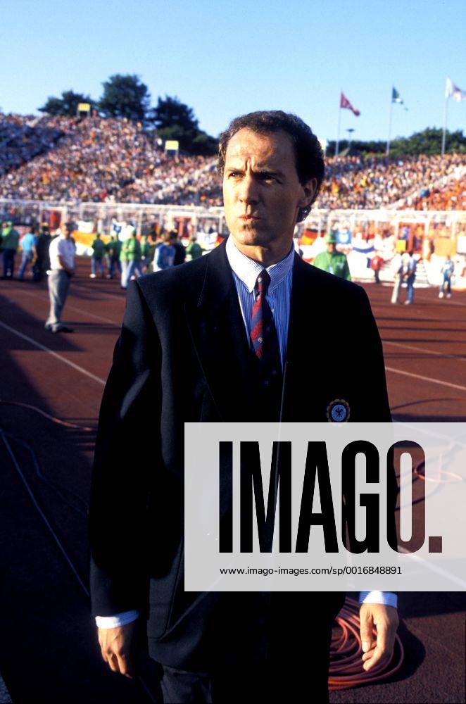BECKENBAUER Franz Trainer Team Deutschland UEFA Fussball Europameisterschaften 1988 in Deutschland Halbfinale Deutschland-Holland in Hamburg am 21.Juni 1988