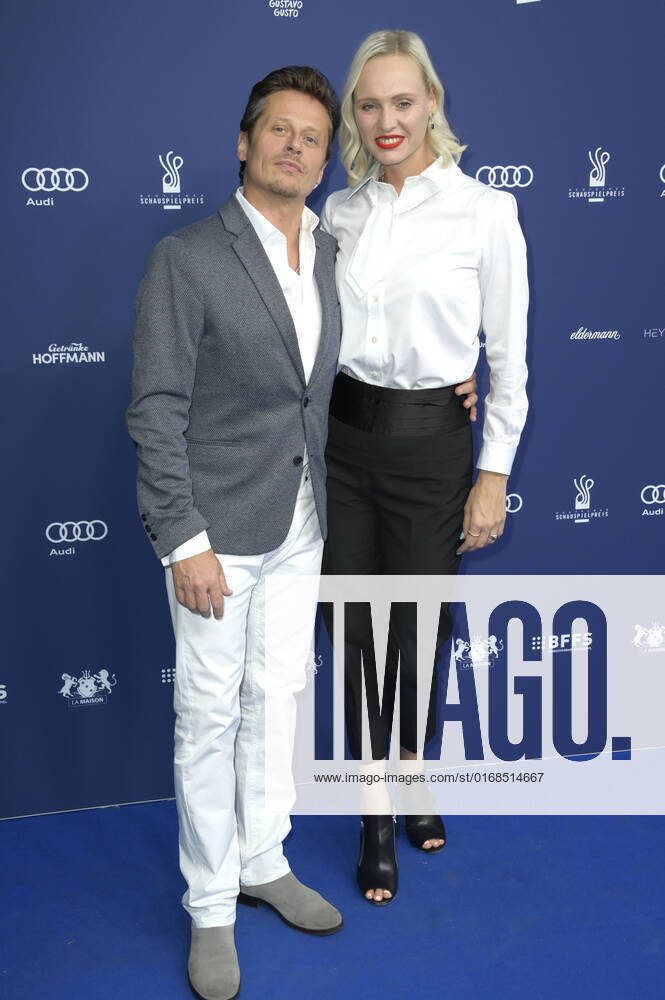Roman Knizka und Nele Herrmann bei der Verleihung des Deutschen Schauspielpreises 2022 im Restaurant Spindler & Klatt. Berlin