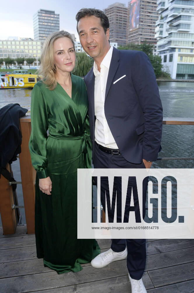 Denise Zich und Andreas Elsholz bei der Verleihung des Deutschen Schauspielpreises 2022 im Restaurant Spindler & Klatt. Berlin