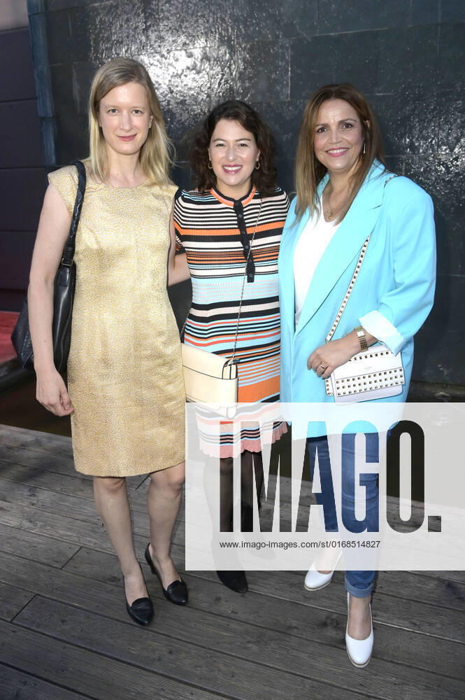 Stephanie Stremler, Esther Zimmering und Rebecca Immanuel bei der Verleihung des Deutschen Schauspielpreises 2022 im Restaurant Spindler & Klatt. Berlin