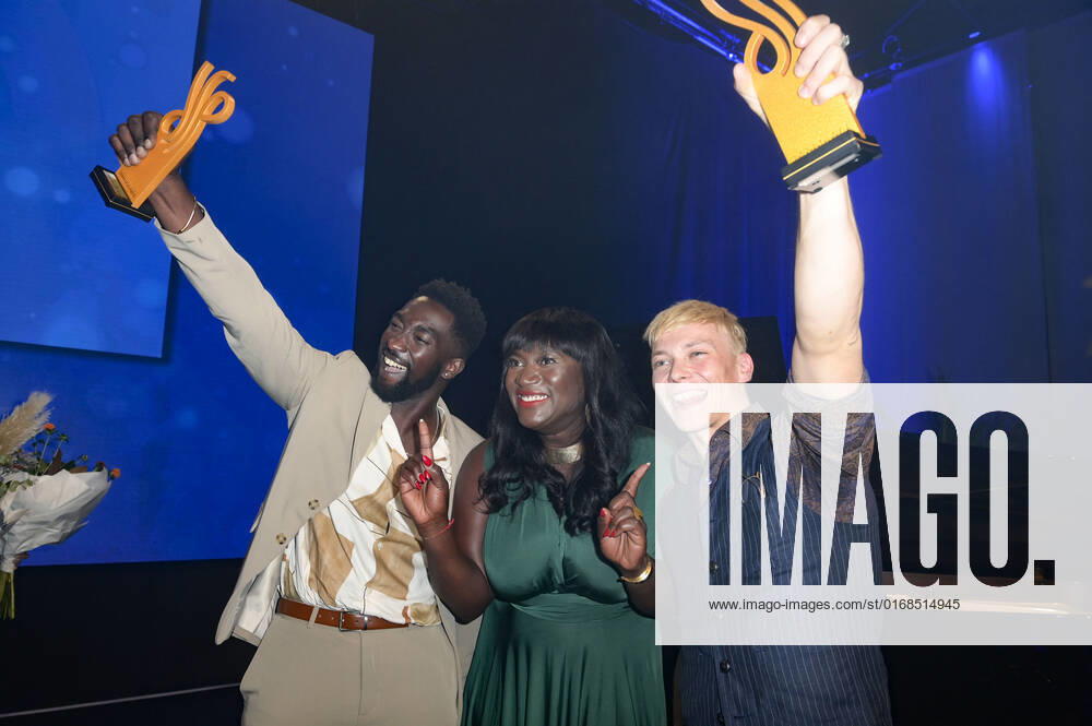 Farba Dieng, Thelma Buabeng und Julius Nitschkoff bei der Verleihung des Deutschen Schauspielpreises 2022 im Restaurant Spindler & Klatt. Berlin
