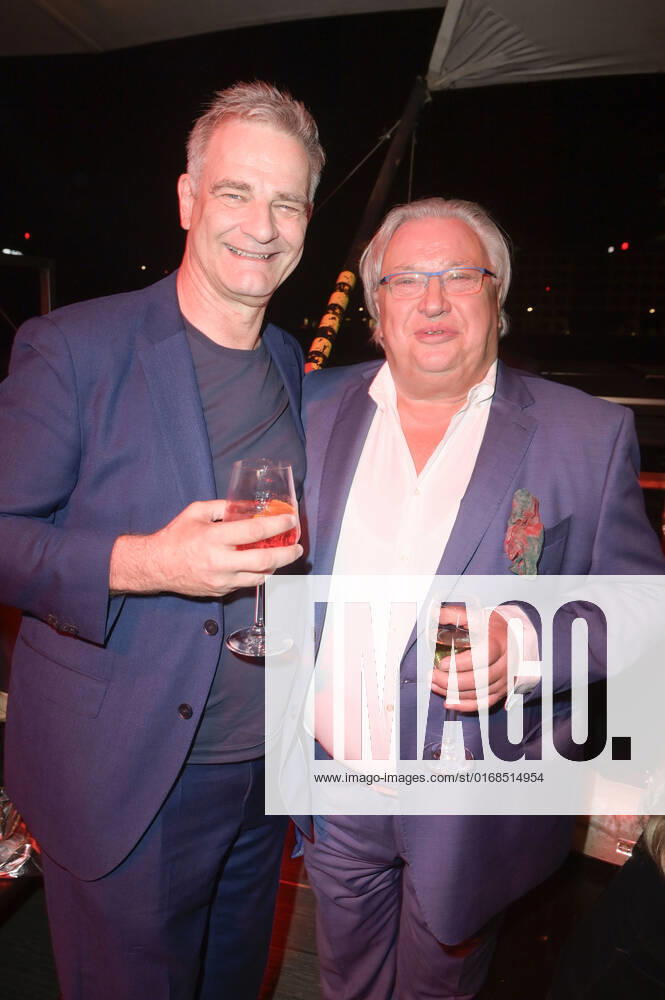 Heinrich Schafmeister und Bernd Stegemann bei der Verleihung des Deutschen Schauspielpreises 2022 im Restaurant Spindler & Klatt. Berlin