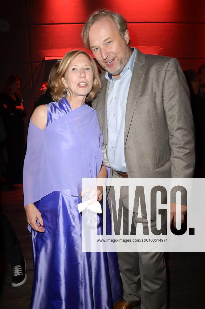 Petra Zieser und Stephan Grossmann bei der Verleihung des Deutschen Schauspielpreises 2022 im Restaurant Spindler & Klatt. Berlin