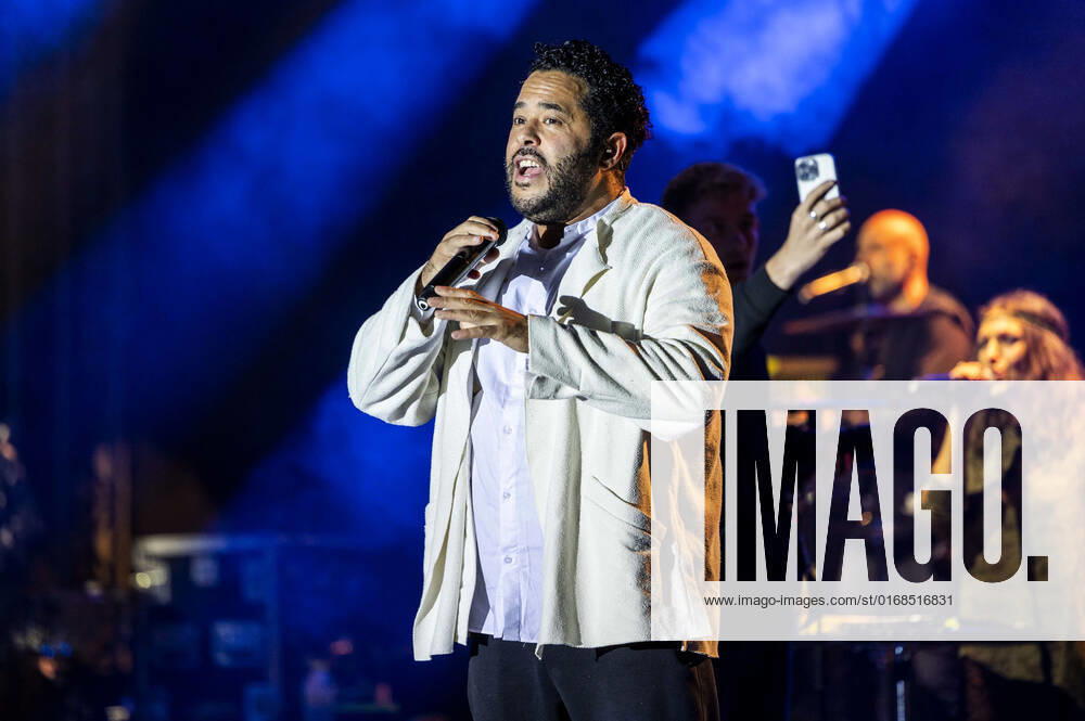 Adel Tawil live bei einem Konzert seiner Alles lebt -Tour auf dem Hof von Schloss Friedenstein. Gotha