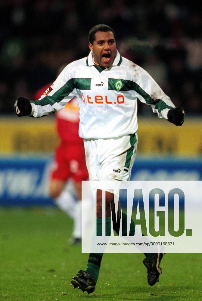 Goncalves da Silva Ailton (Werder) ballt jubelnd seine Fäuste nach dem Torerfolg Fußball 1. BL Herren Saison 1999 2000, Leverkusen - SV Werder Bremen Einzelbild BayArena Leverkusen Freude,