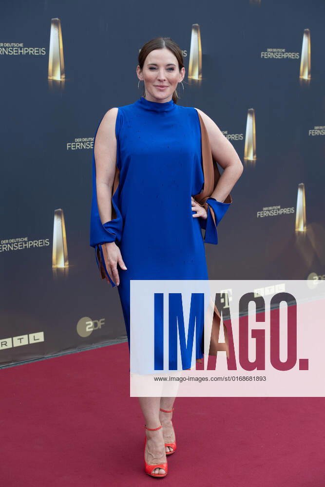 Jeannine MICHAELSEN, Moderatorin, Roter Teppich, Red Carpet Show, Ankunft, arrival, Verleihung des Deutschen Fernsehpreises, Die Nacht der Kreativen - Der Deutsche Fernsehpreis 2022, Deutscher Fernsehpreis 2022 in Koeln, am 13.09.2022.