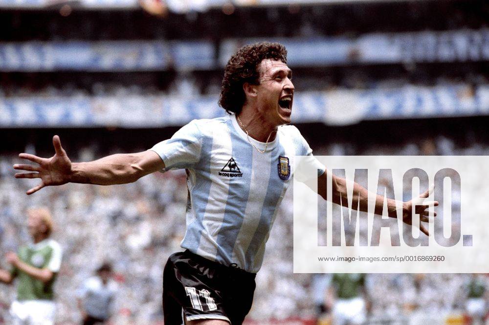VALDANO Jorge Alberto Team Argentinien Jorge Alberto Valdano jubelt nach seinem Tor zum 2 : 0 Finale ARGENTINIEN-DEUTSCHLAND am 29.06.1986 in Mexico Stadt im Azteken Stadion 3 : 2 FIFA Fussball Weltmeisterschaften 1986 in Mexico