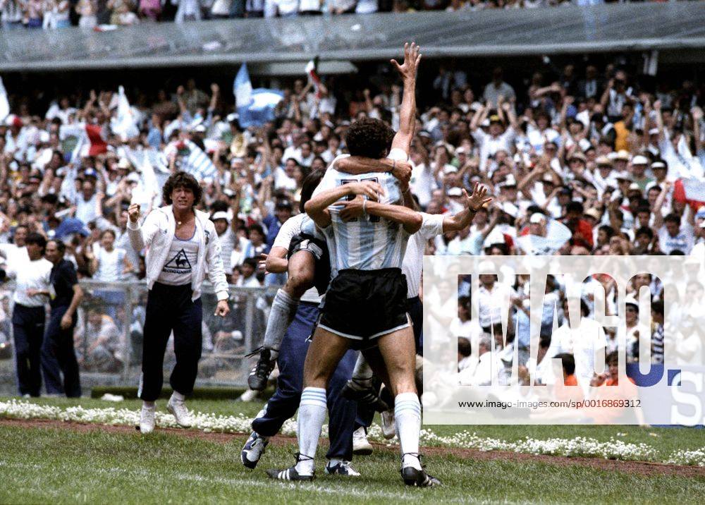 VALDANO Jorge Alberto Team Argentinien Jorge Alberto Valdano jubelt nach seinem Tor zum 2 : 0 Finale ARGENTINIEN-DEUTSCHLAND am 29.06.1986 in Mexico Stadt im Azteken Stadion 3 : 2 FIFA Fussball Weltmeisterschaften 1986 in Mexico