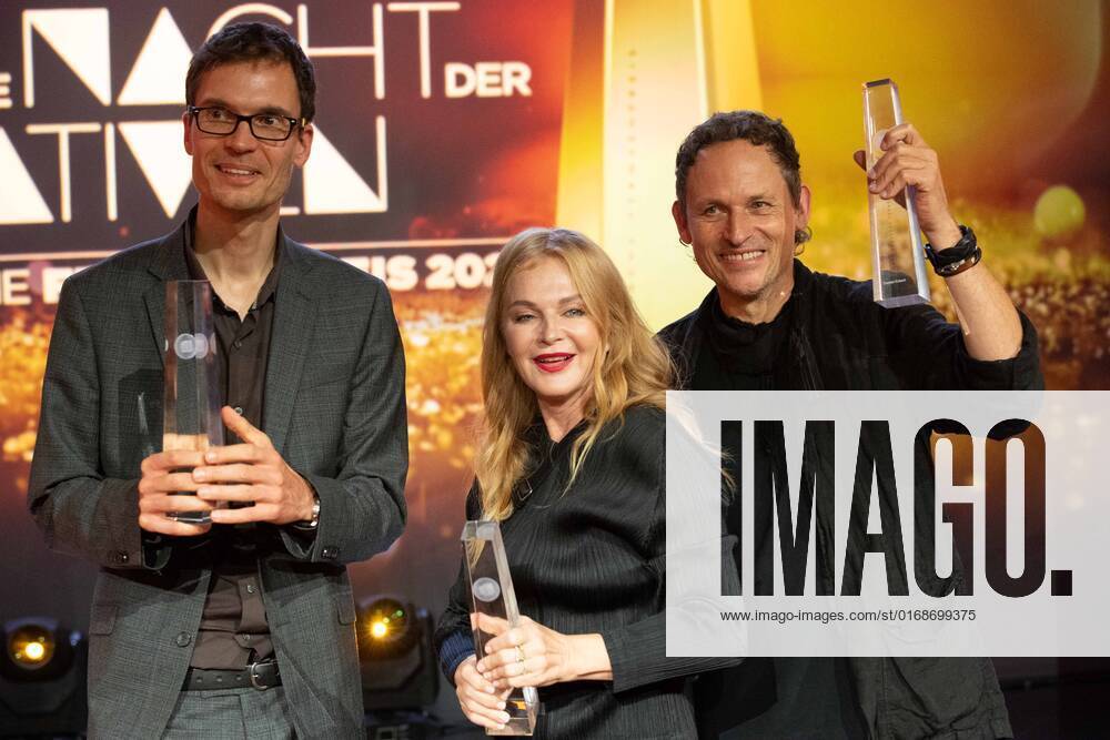 Preistraeger Matthias PETSCHE, Inga HUMPE, Tommi ECKART, v.l. Verleihung des Deutschen Fernsehpreises, Die Nacht der Kreativen - Der Deutsche Fernsehpreis 2022, Deutscher Fernsehpreis 2022 in Koeln, am 13.09.2022.
